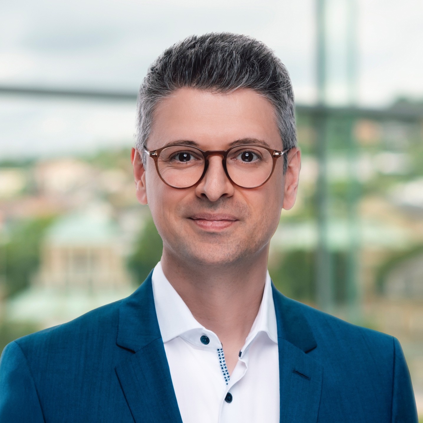Dr. Christoph Bastian